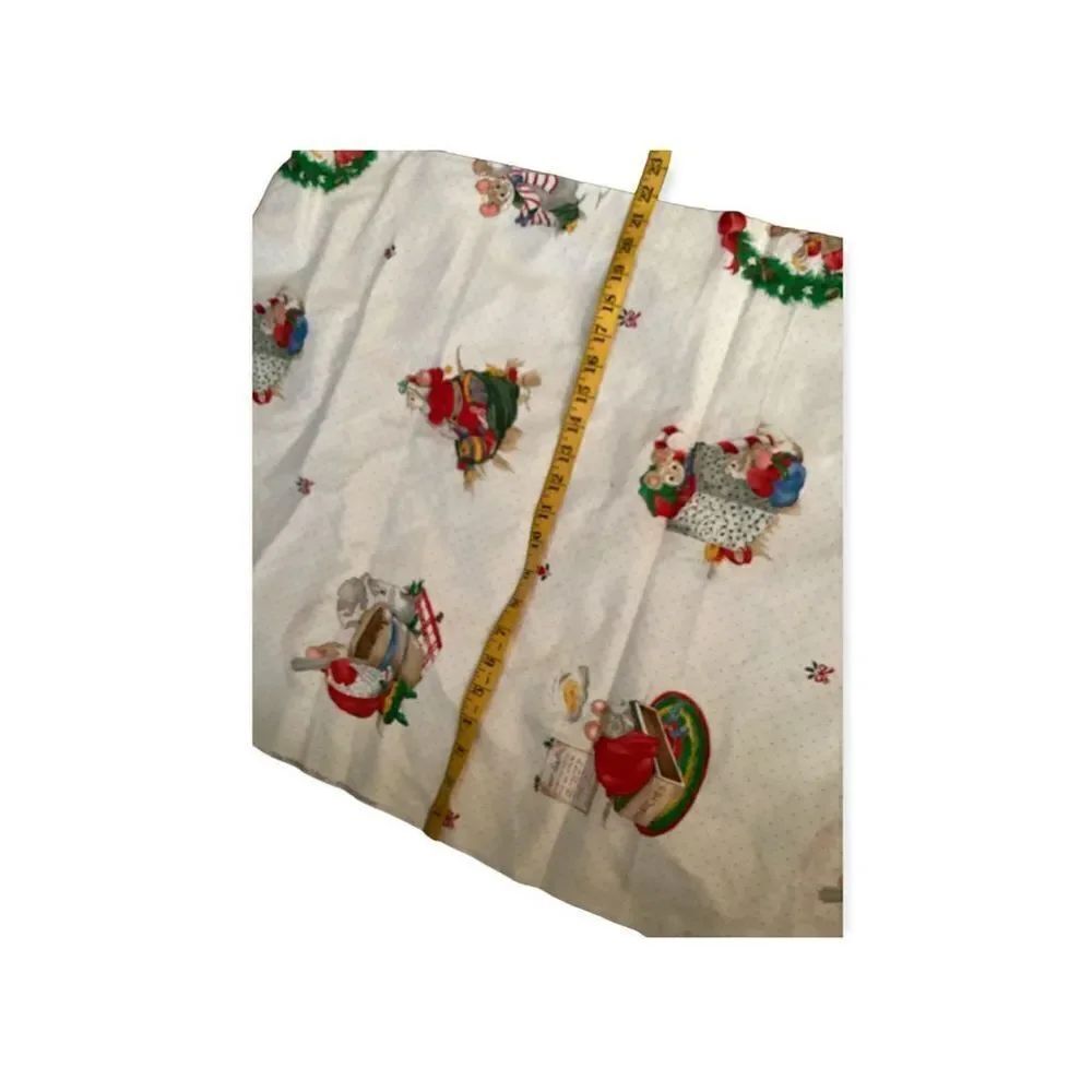The Mistletoe Mice Fabric Panel - Picture 3 of 7
